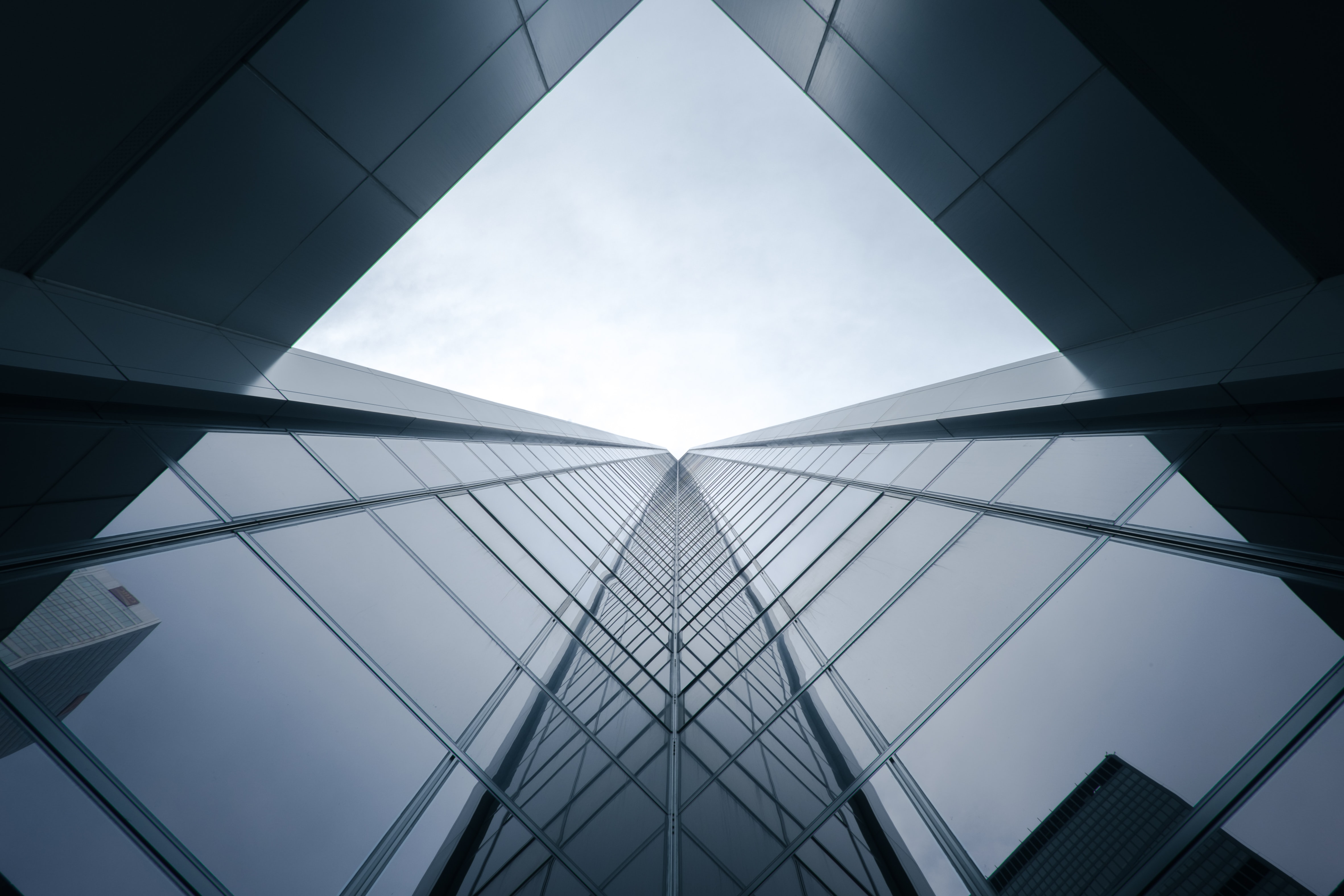 verne-ho-0LAJfSNa-xQ-unsplash.jpg 腿腿教学网-BIM5D技术的生产背景及介绍,让你认识认识BIM5D