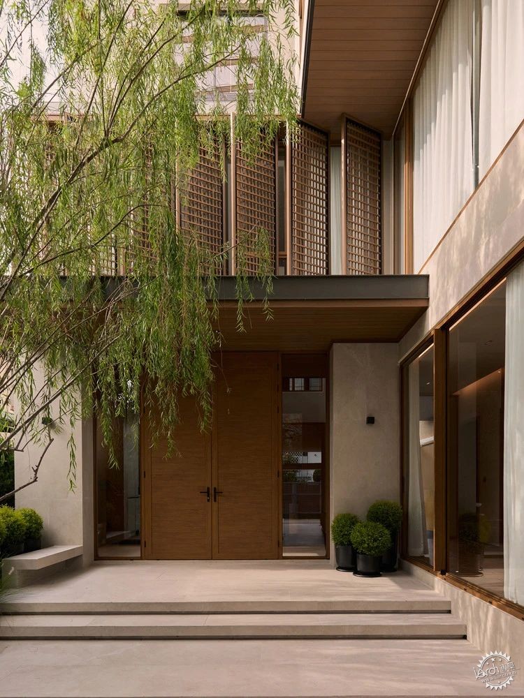 在细节中消解复杂，泰国建筑师把这三层私宅做出了“冥想感”第2张图片