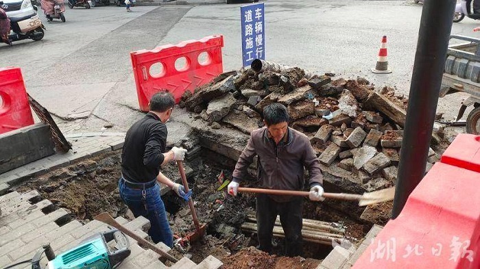 0汉川：为民解难办实事 社区修路暖民心（湖北日报）.jpeg