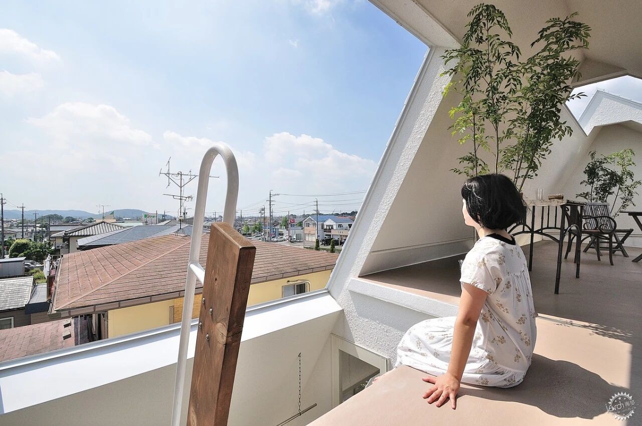 5扇窗，偷来整座山！这座挤在邻居缝里的房子，住出了森林感第6张图片