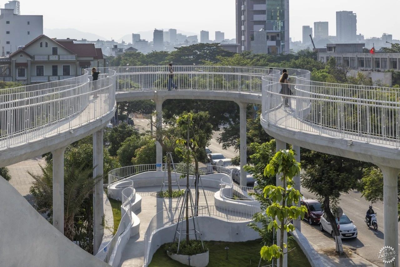 城市中的绿色螺旋，是建筑还是艺术品？第17张图片