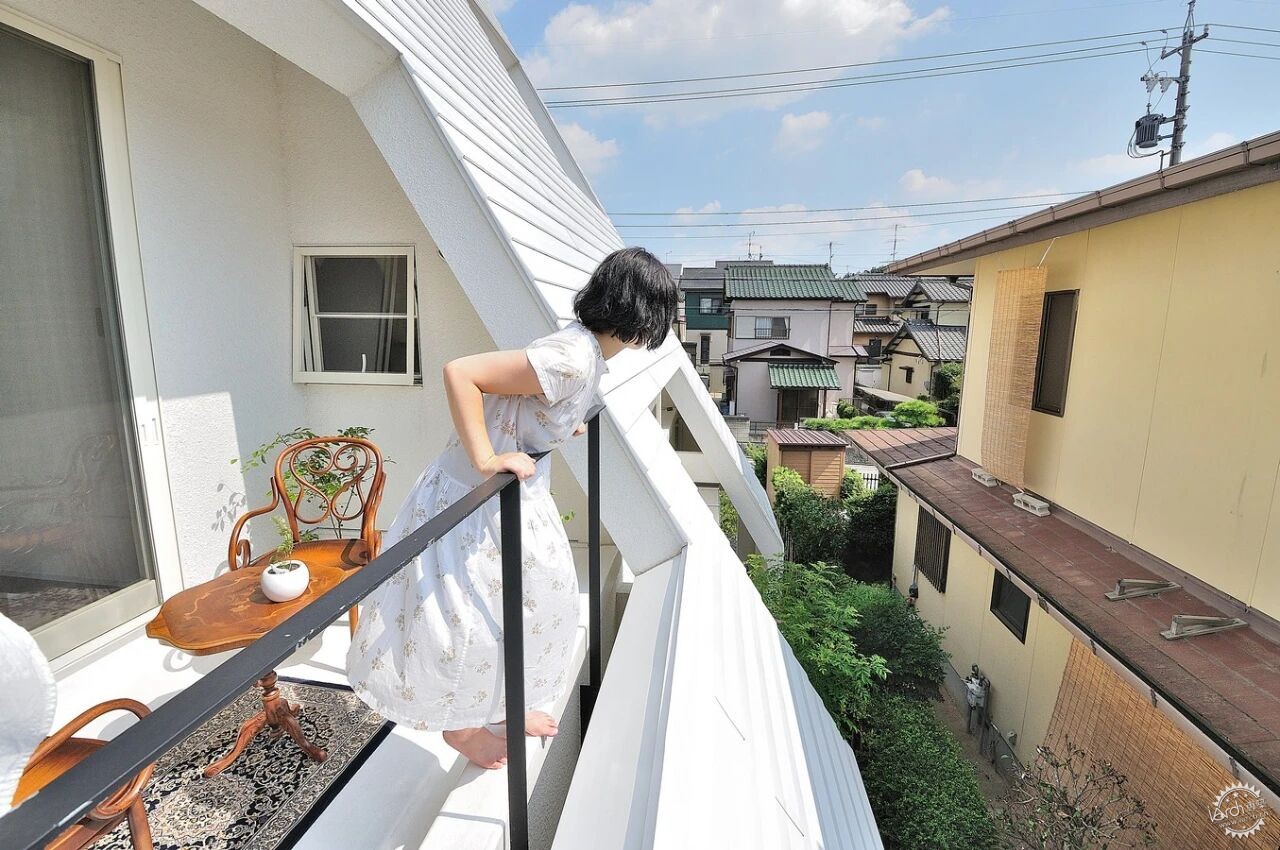 5扇窗，偷来整座山！这座挤在邻居缝里的房子，住出了森林感第7张图片