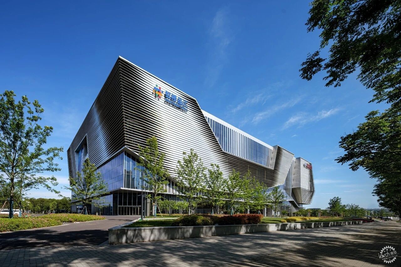 展销共存、多场景融合的上海虹桥进口商品展示交易中心第11张图片