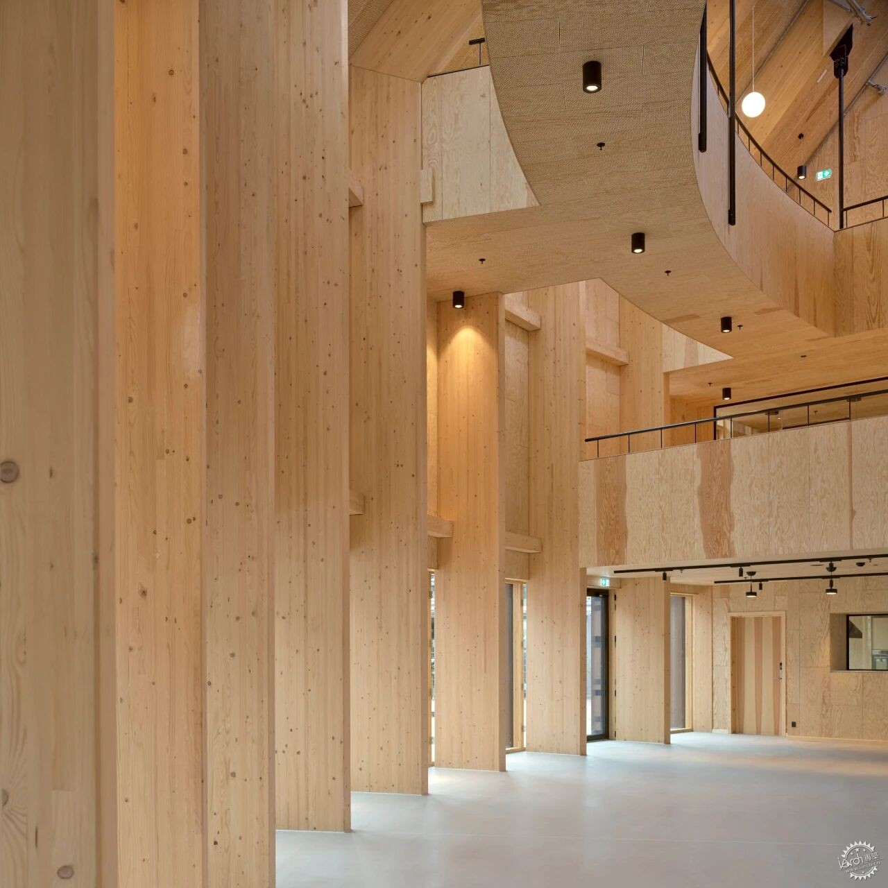建筑师开出最温柔“处方”：木拱与阳光，铸成对抗慢性病的疗愈方舟第13张图片