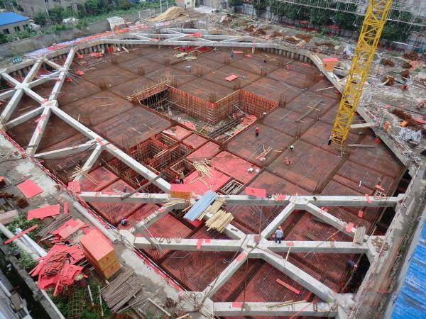从地下向上看的基坑视角 从地下向上看的基坑视角 - BIM,Reivt中文网