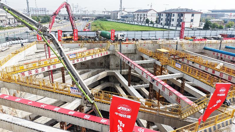 太仓站深基坑底板施工现场